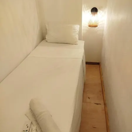 Pensión Hb9-b Bed In Mixed Capsule *